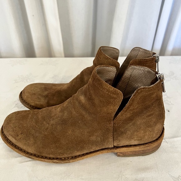 Officine Creative women’s caramel suede ankle boot - Picture 1 of 8